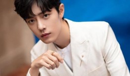 蔡徐坤整容圈内爆料,圈内爆料揭秘偶像蜕变之路